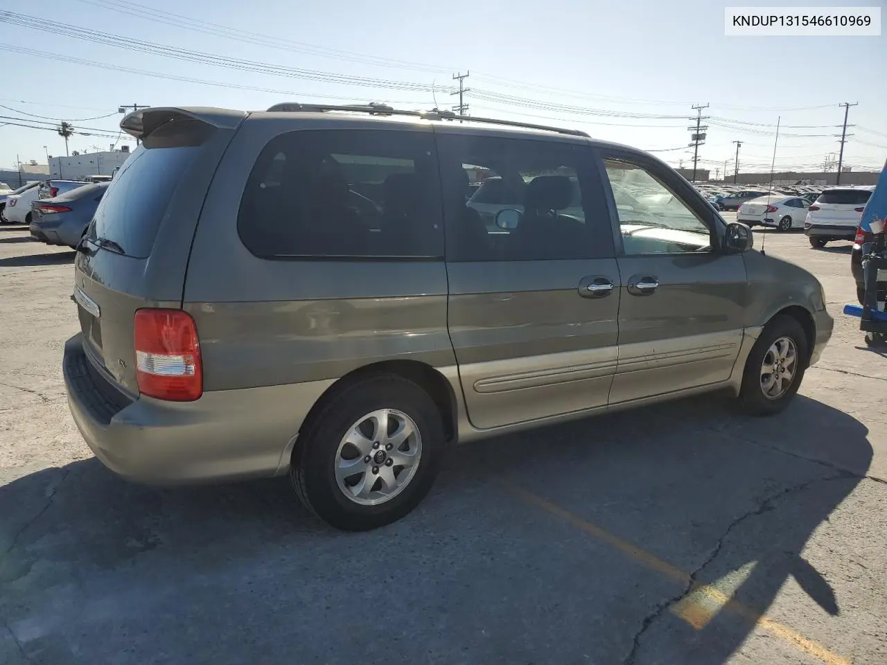 2004 Kia Sedona Ex VIN: KNDUP131546610969 Lot: 61212405
