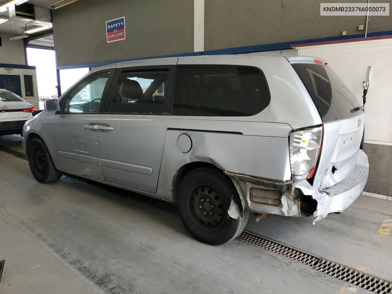 2006 Kia Sedona Ex VIN: KNDMB233766050073 Lot: 56352225