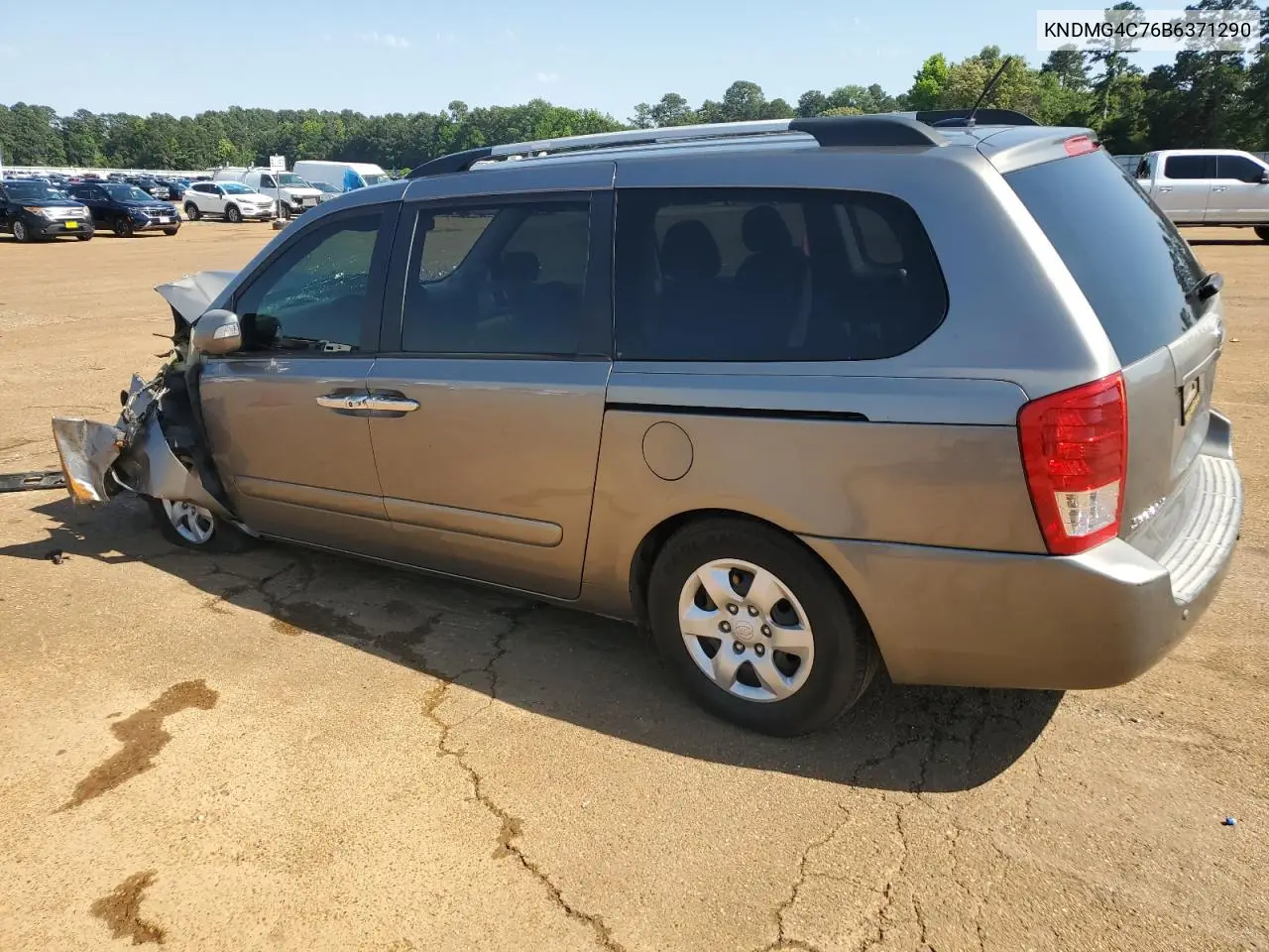 2011 Kia Sedona Lx VIN: KNDMG4C76B6371290 Lot: 56292655