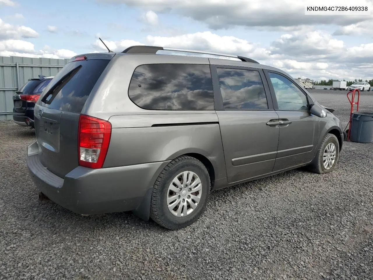 2011 Kia Sedona Lx VIN: KNDMG4C72B6409338 Lot: 61506125
