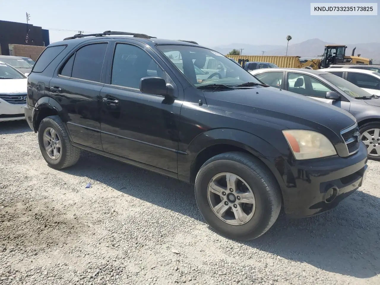 2003 Kia Sorento Ex VIN: KNDJD733235173825 Lot: 62675685