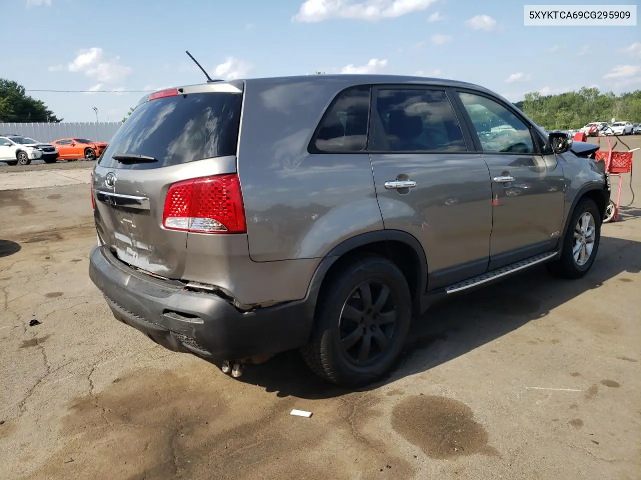 2012 Kia Sorento Base VIN: 5XYKTCA69CG295909 Lot: 61940985