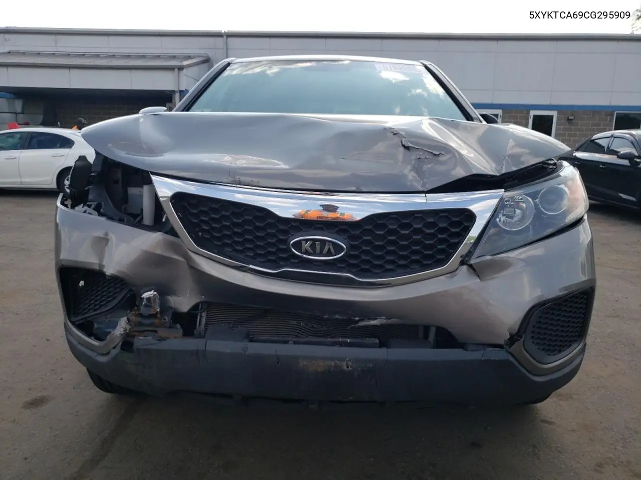 2012 Kia Sorento Base VIN: 5XYKTCA69CG295909 Lot: 61940985