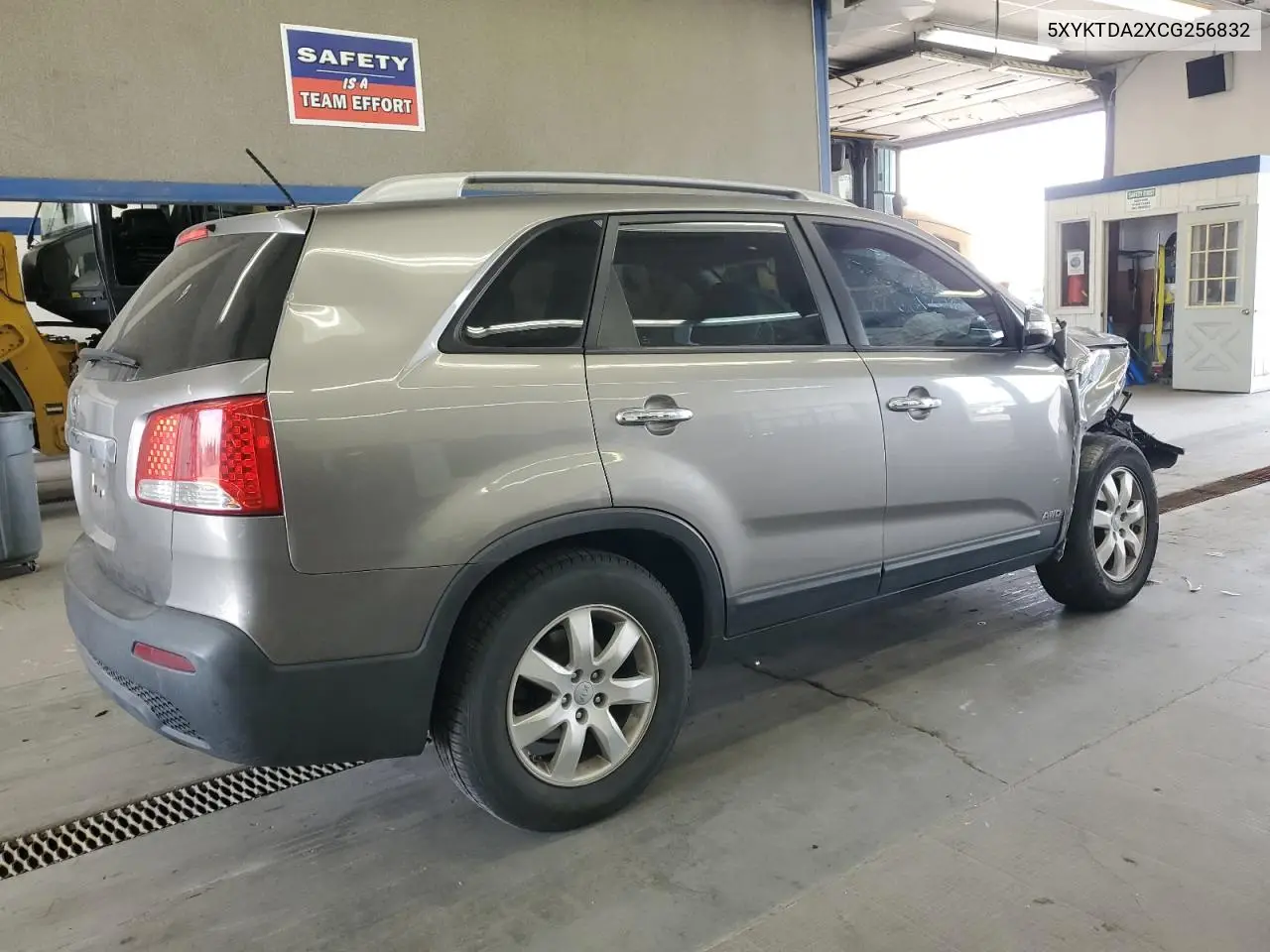 2012 Kia Sorento Base VIN: 5XYKTDA2XCG256832 Lot: 62215815