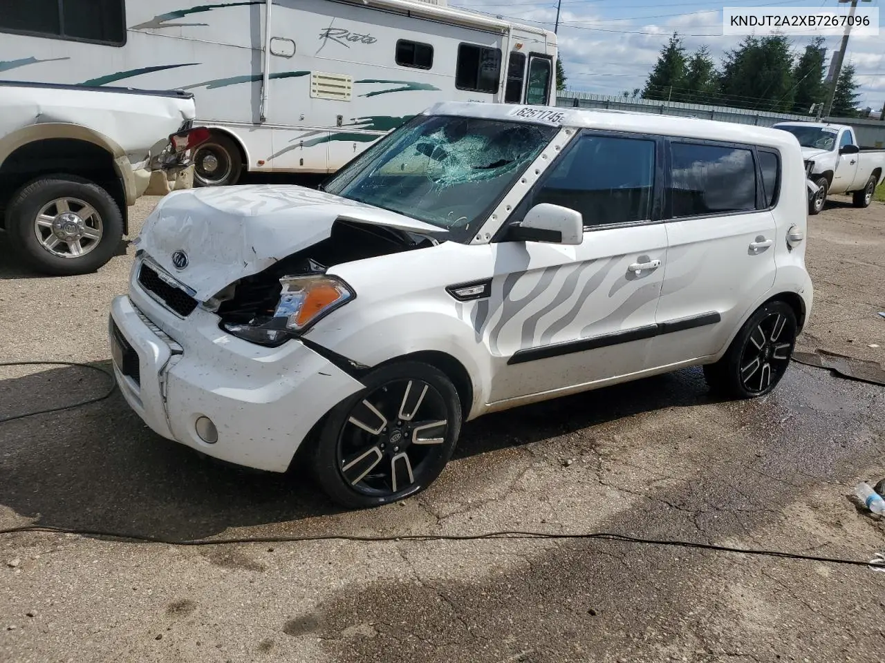 2011 Kia Soul + VIN: KNDJT2A2XB7267096 Lot: 62571745