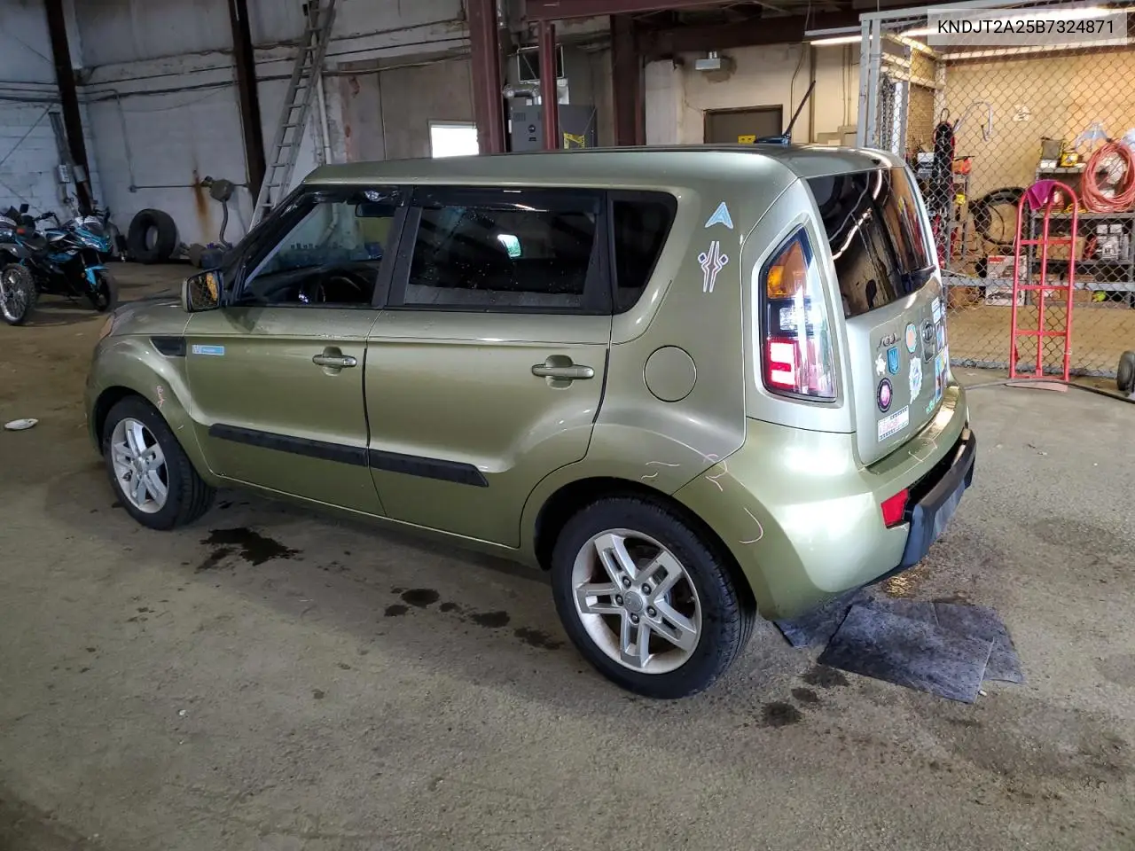 2011 Kia Soul + VIN: KNDJT2A25B7324871 Lot: 63000515