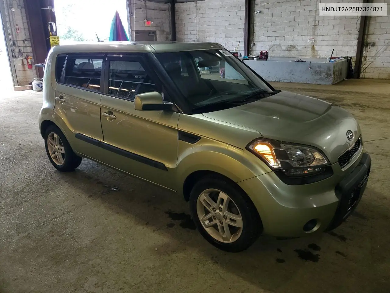 2011 Kia Soul + VIN: KNDJT2A25B7324871 Lot: 63000515