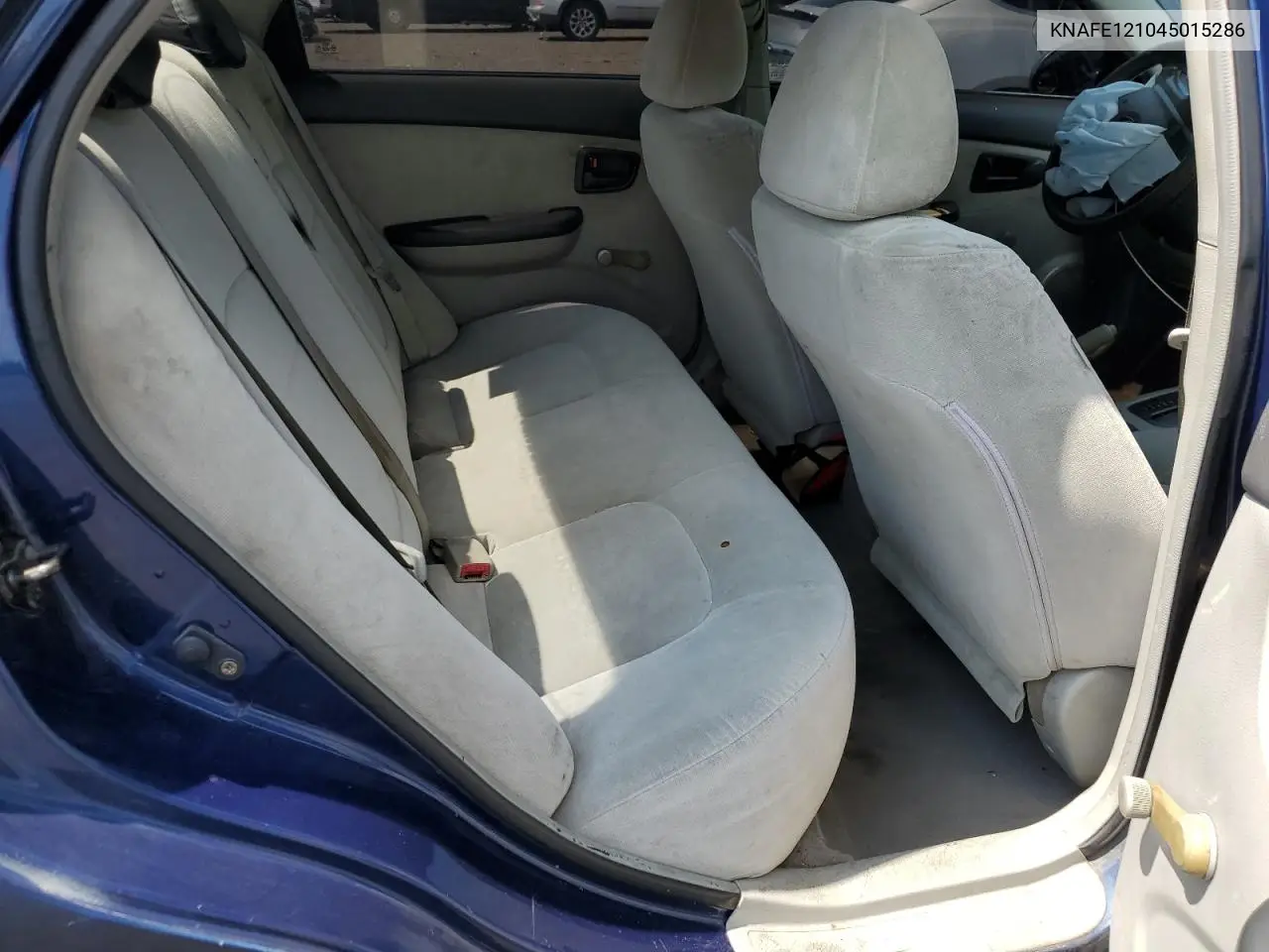 2004 Kia Spectra Lx VIN: KNAFE121045015286 Lot: 62996985