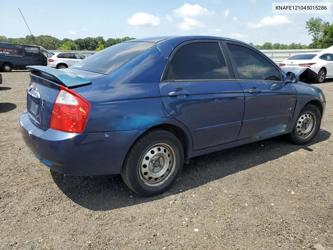 2004 Kia Spectra Lx VIN: KNAFE121045015286 Lot: 62996985