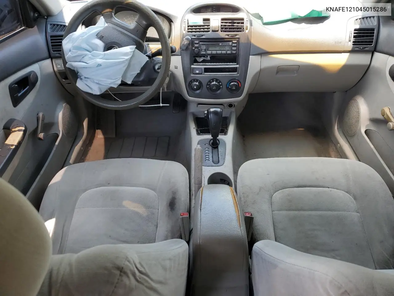 2004 Kia Spectra Lx VIN: KNAFE121045015286 Lot: 62996985