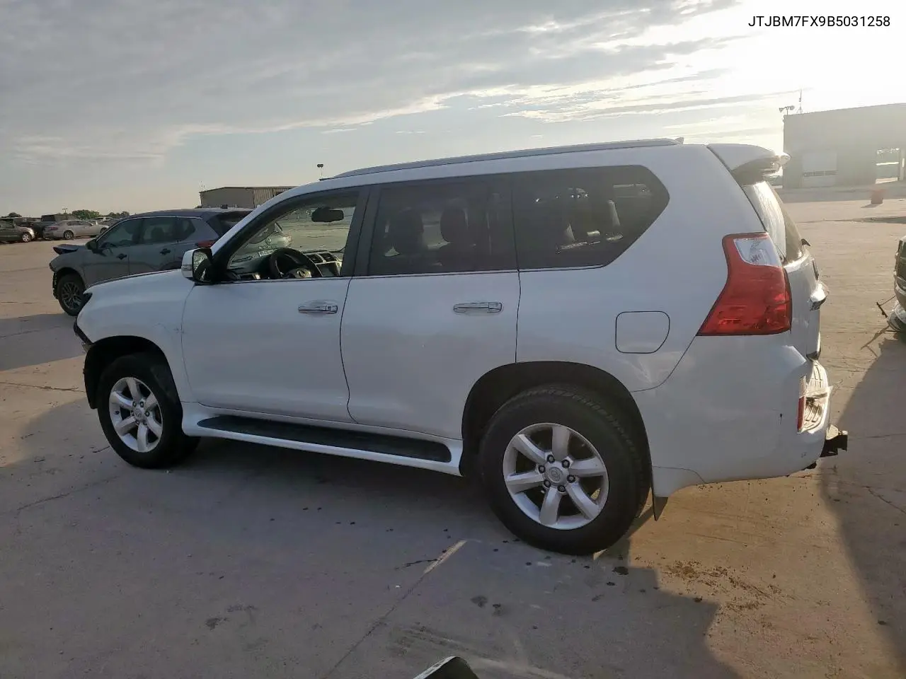 2011 Lexus Gx 460 VIN: JTJBM7FX9B5031258 Lot: 61772495