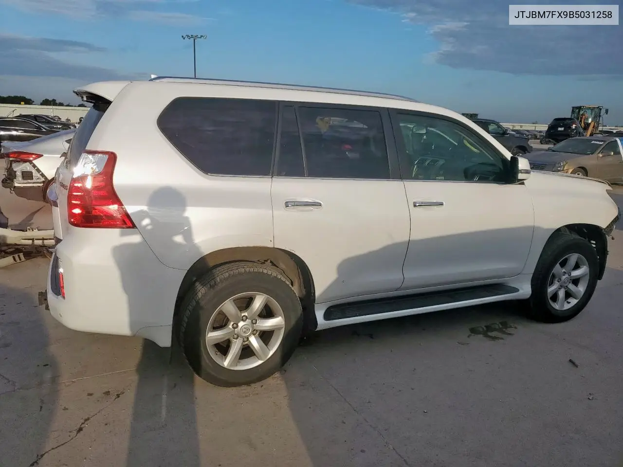 2011 Lexus Gx 460 VIN: JTJBM7FX9B5031258 Lot: 61772495
