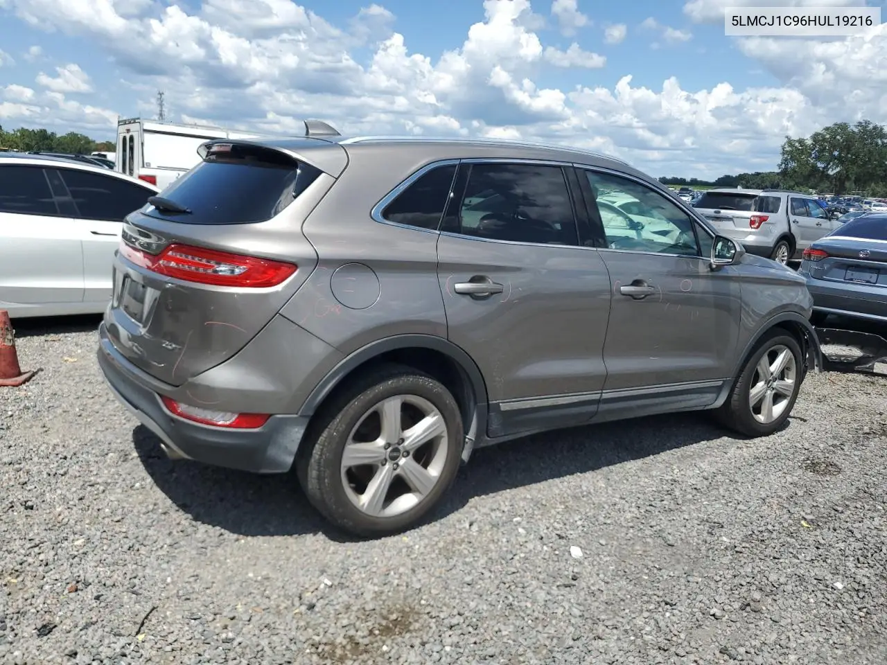 2017 Lincoln Mkc Premiere VIN: 5LMCJ1C96HUL19216 Lot: 61628975