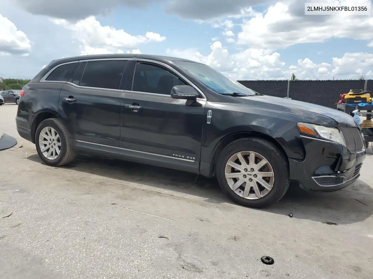 2015 Lincoln Mkt VIN: 2LMHJ5NKXFBL01356 Lot: 62575095