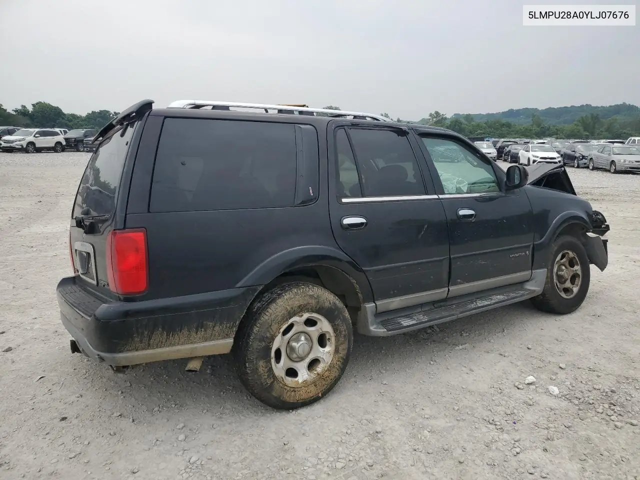 2000 Lincoln Navigator VIN: 5LMPU28A0YLJ07676 Lot: 60346655