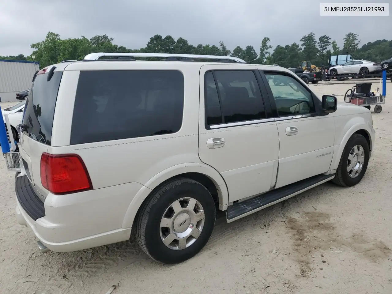 2005 Lincoln Navigator VIN: 5LMFU28525LJ21993 Lot: 62715685