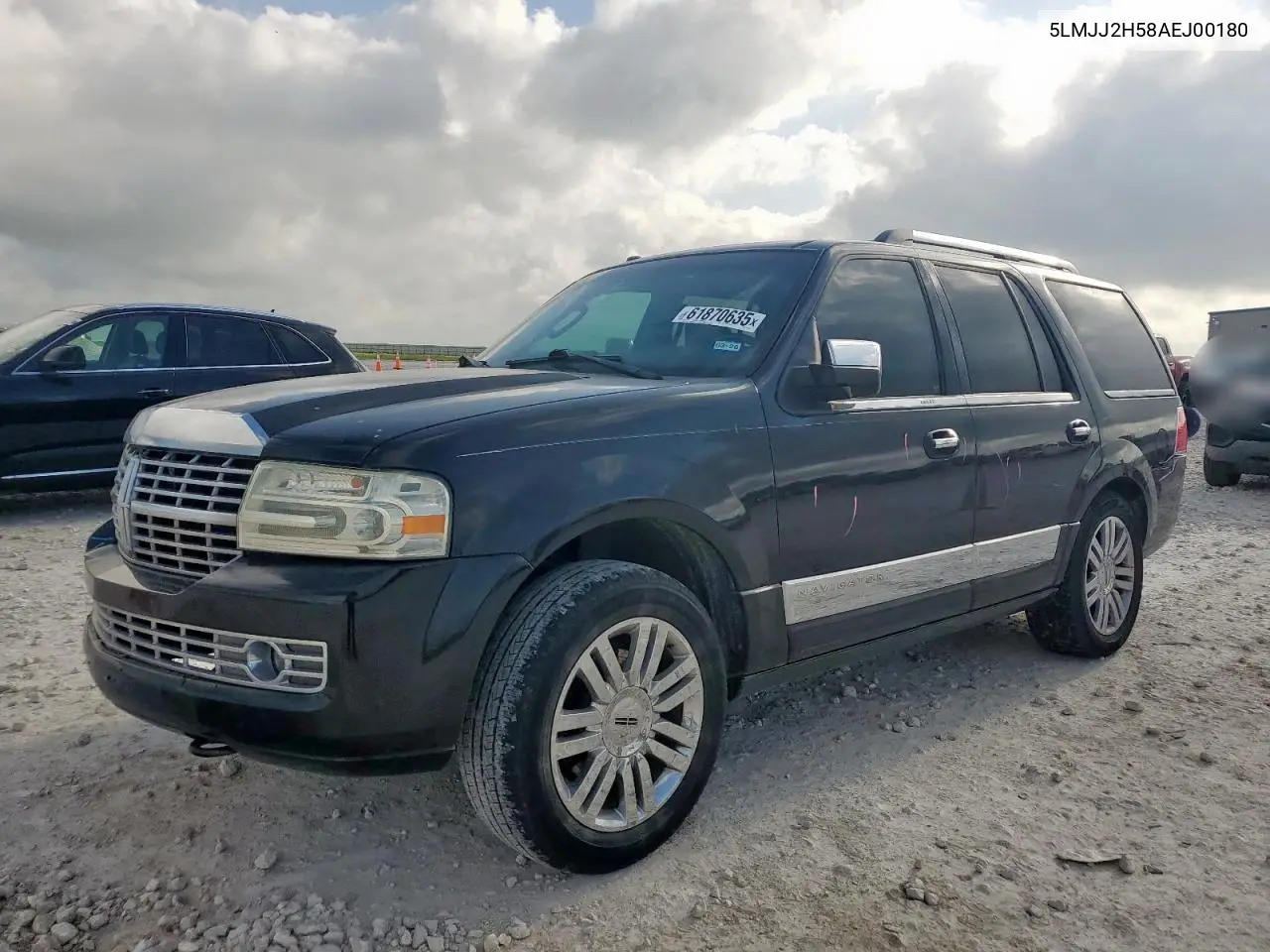 2010 Lincoln Navigator VIN: 5LMJJ2H58AEJ00180 Lot: 61870635