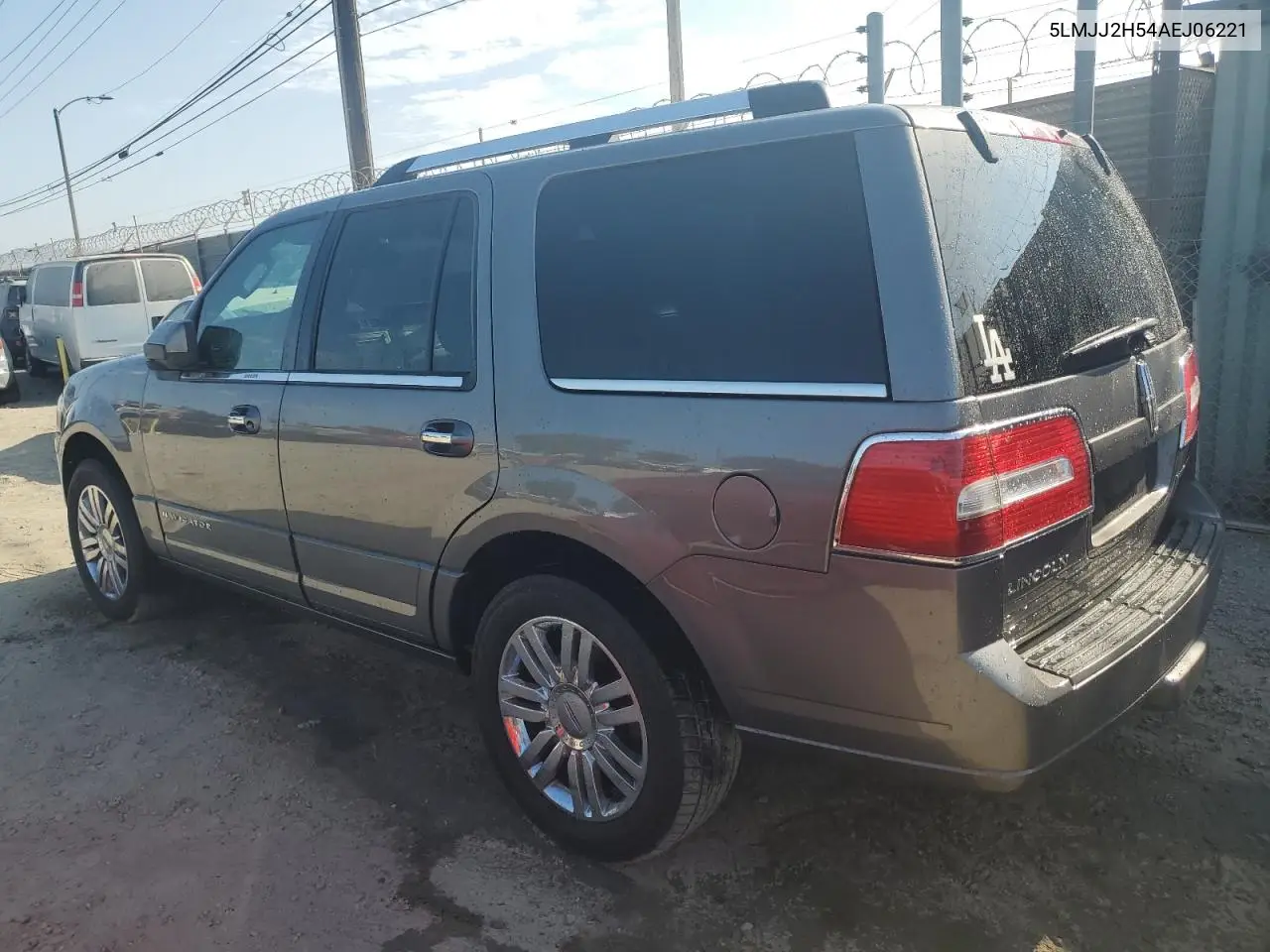 2010 Lincoln Navigator VIN: 5LMJJ2H54AEJ06221 Lot: 64885335