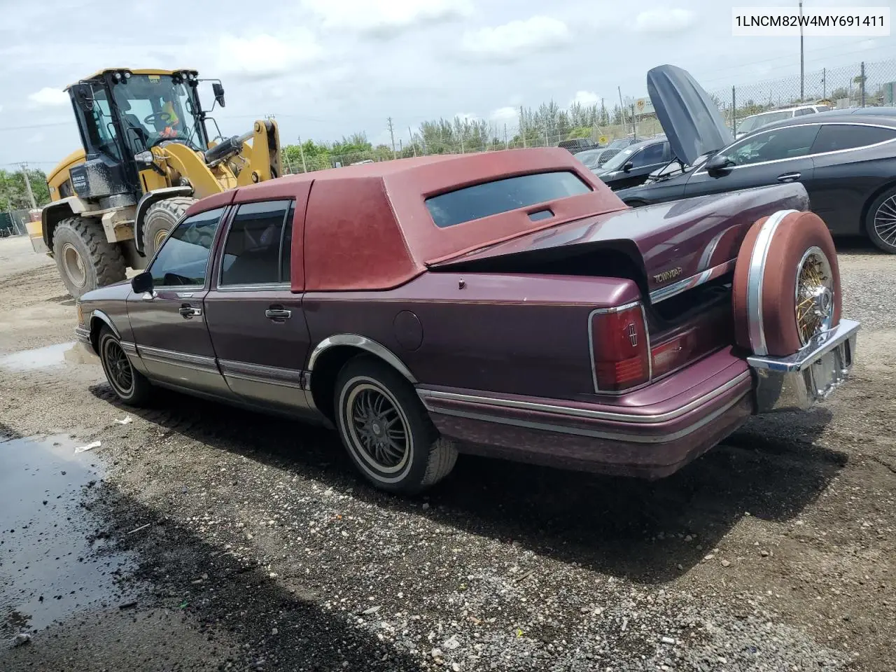 1991 Lincoln Town Car Signature VIN: 1LNCM82W4MY691411 Lot: 63280765