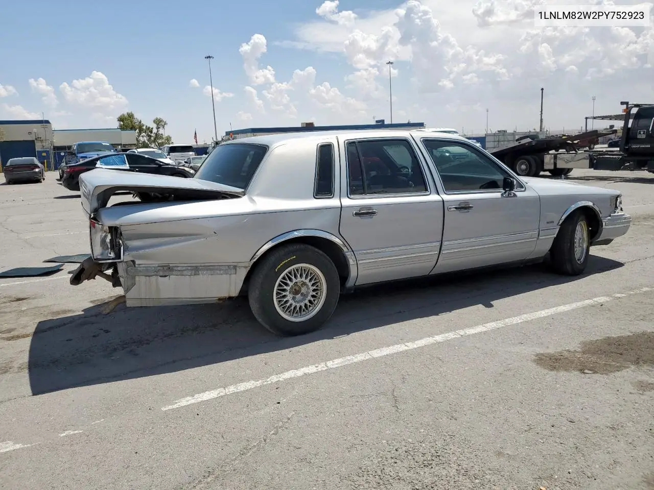 1993 Lincoln Town Car Signature VIN: 1LNLM82W2PY752923 Lot: 60463075