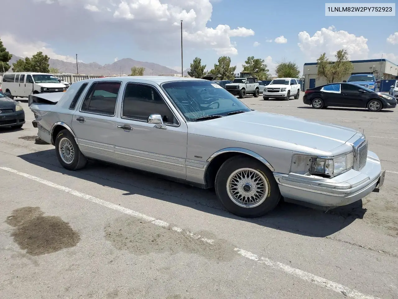 1993 Lincoln Town Car Signature VIN: 1LNLM82W2PY752923 Lot: 60463075