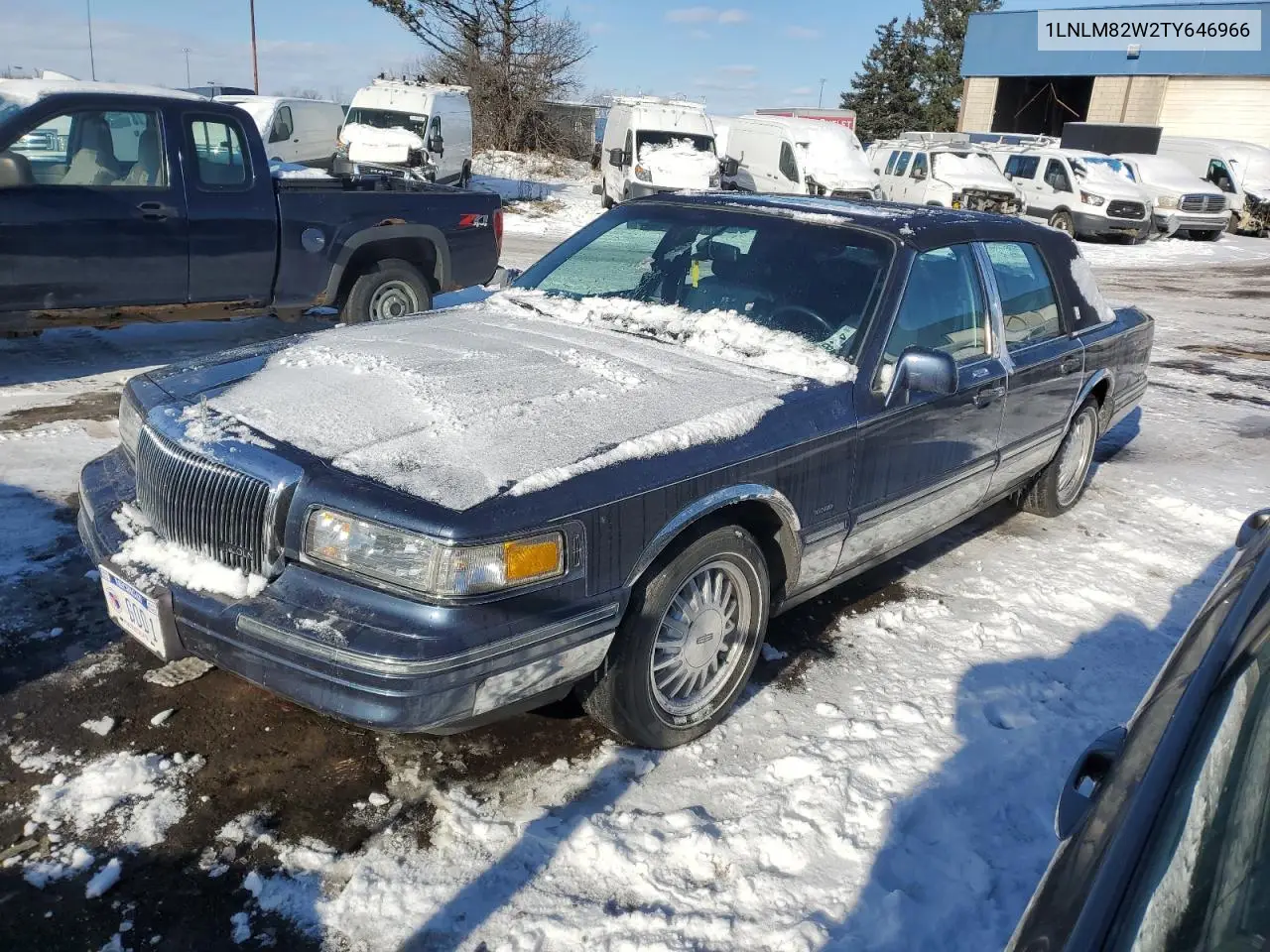 1996 Lincoln Town Car Signature VIN: 1LNLM82W2TY646966 Lot: 44823425