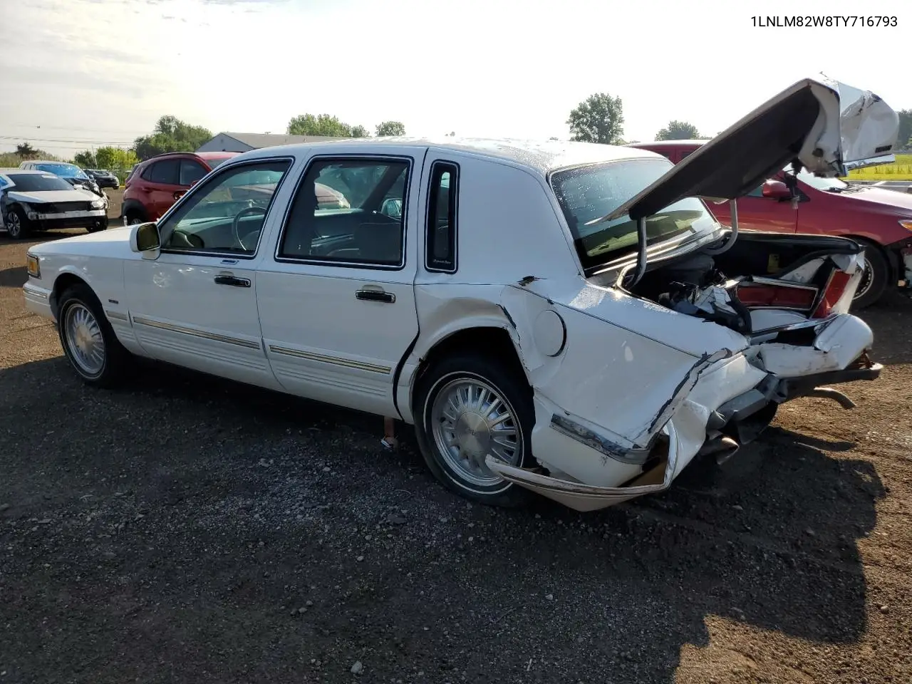 1996 Lincoln Town Car Signature VIN: 1LNLM82W8TY716793 Lot: 61576205