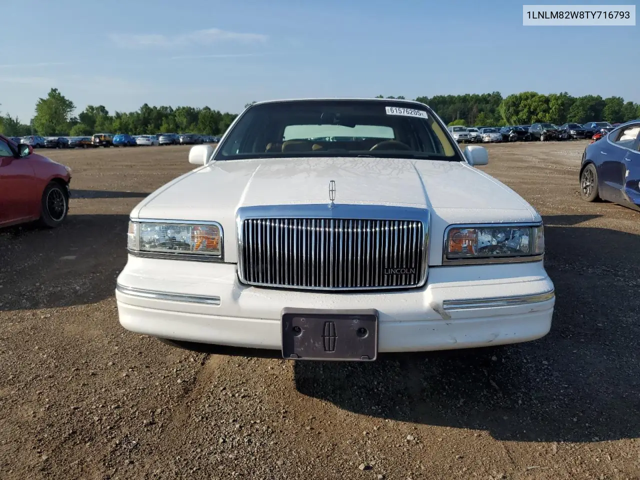 1996 Lincoln Town Car Signature VIN: 1LNLM82W8TY716793 Lot: 61576205