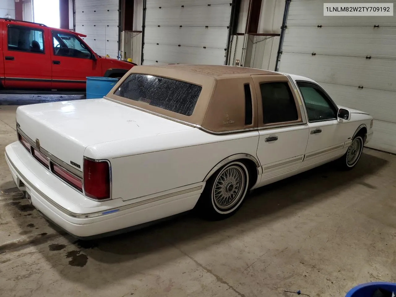1996 Lincoln Town Car Signature VIN: 1LNLM82W2TY709192 Lot: 72733523