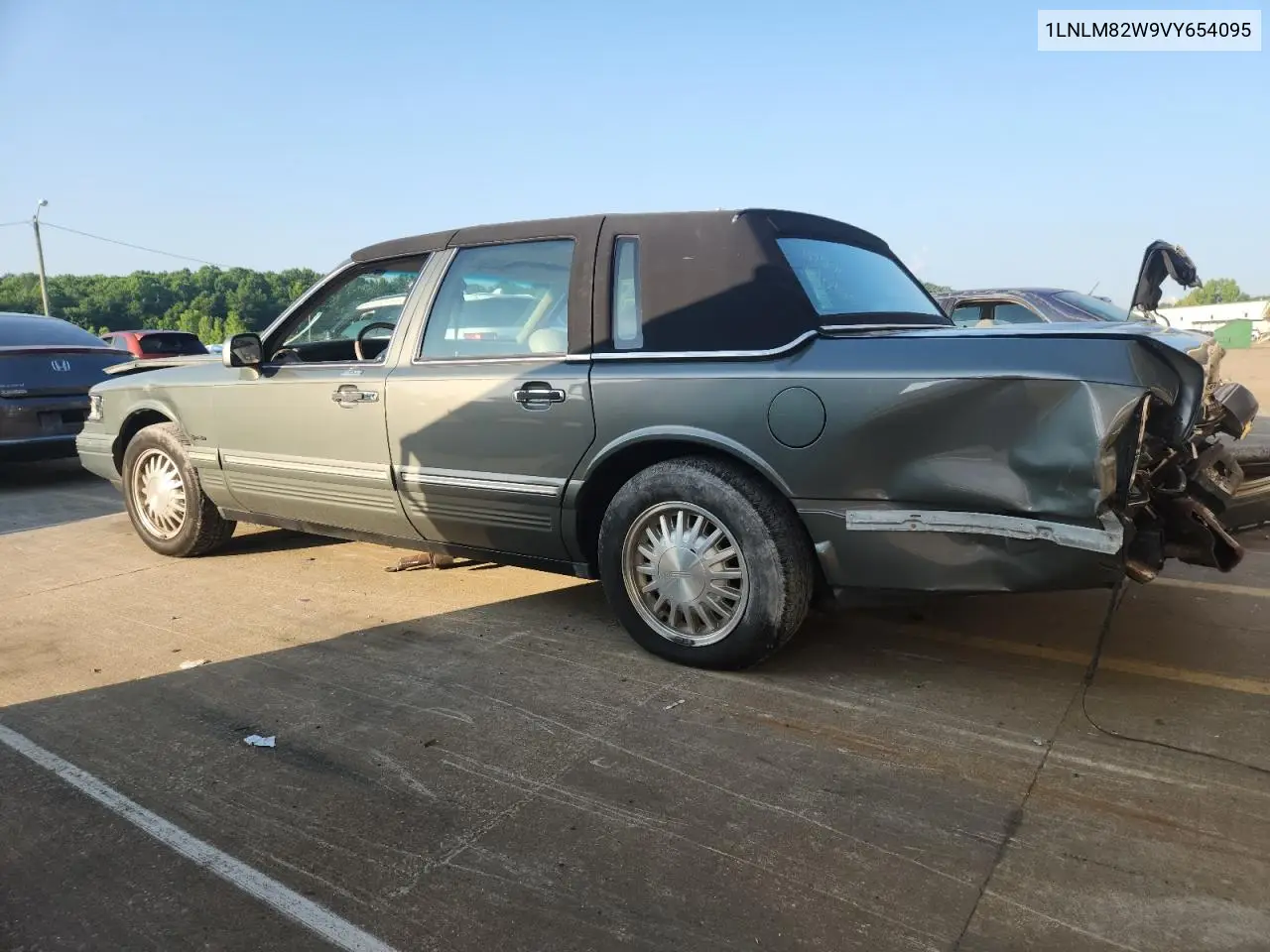 1997 Lincoln Town Car Signature VIN: 1LNLM82W9VY654095 Lot: 61899815