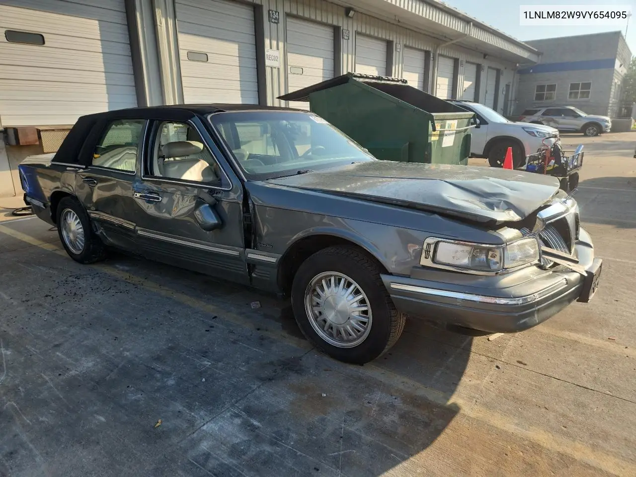 1997 Lincoln Town Car Signature VIN: 1LNLM82W9VY654095 Lot: 61899815