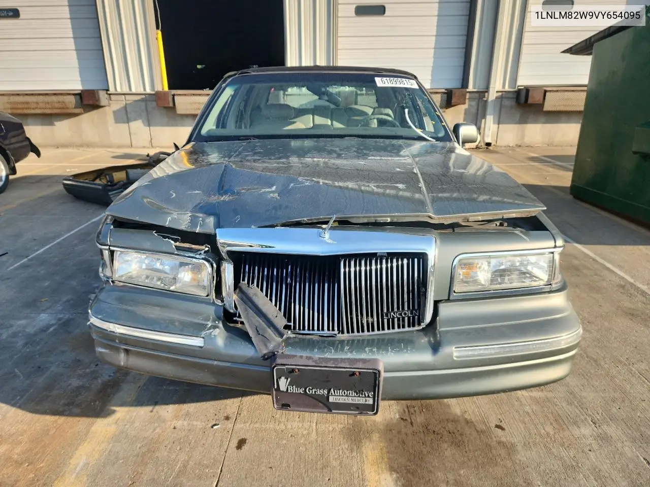 1997 Lincoln Town Car Signature VIN: 1LNLM82W9VY654095 Lot: 61899815
