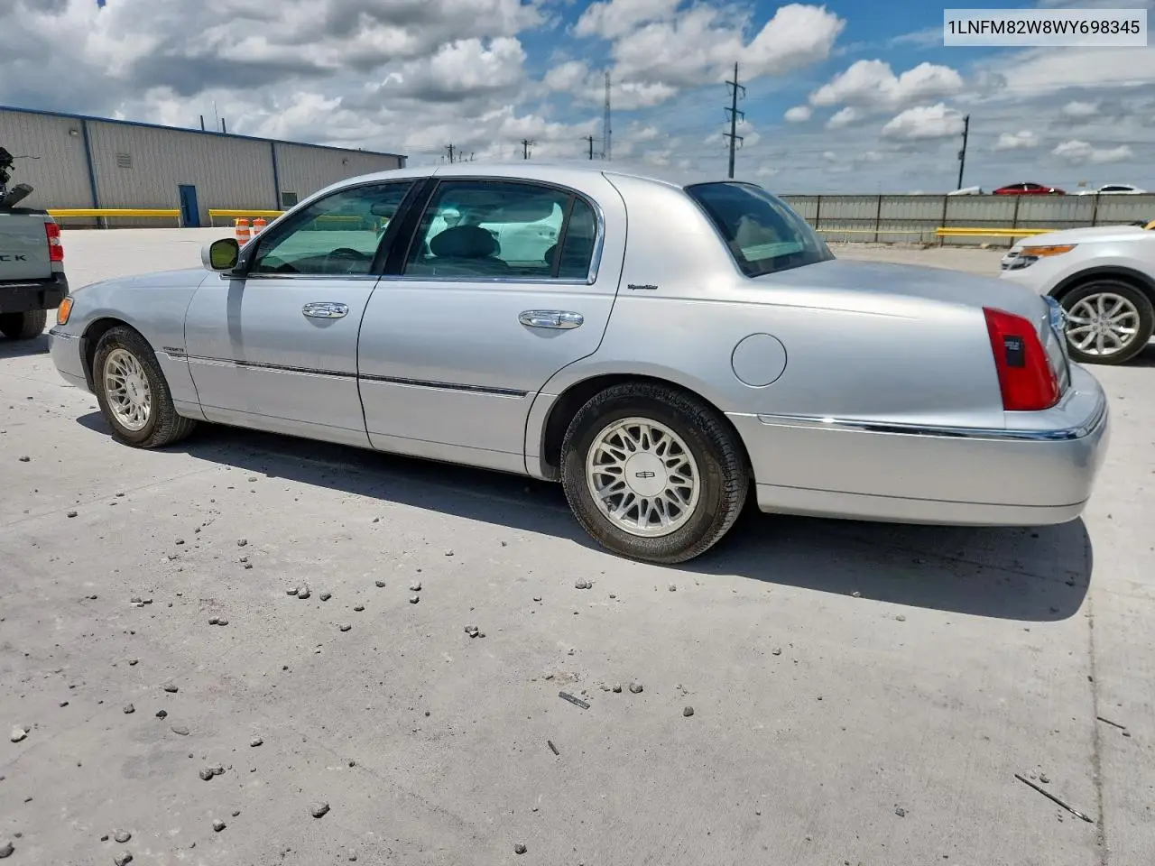 1998 Lincoln Town Car Signature VIN: 1LNFM82W8WY698345 Lot: 61454625