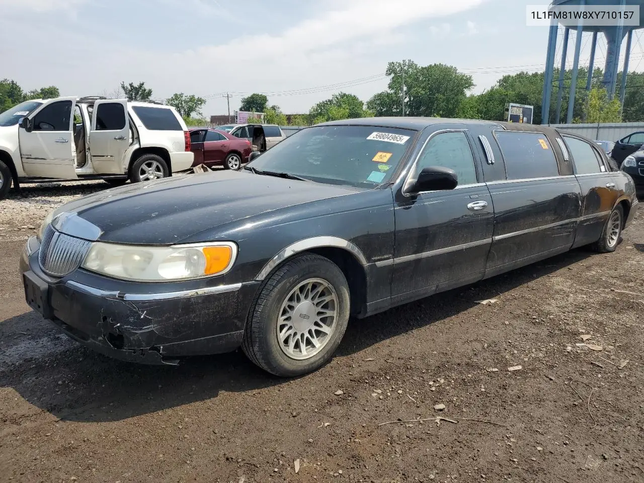 1999 Lincoln Town Car Executive VIN: 1L1FM81W8XY710157 Lot: 59804965
