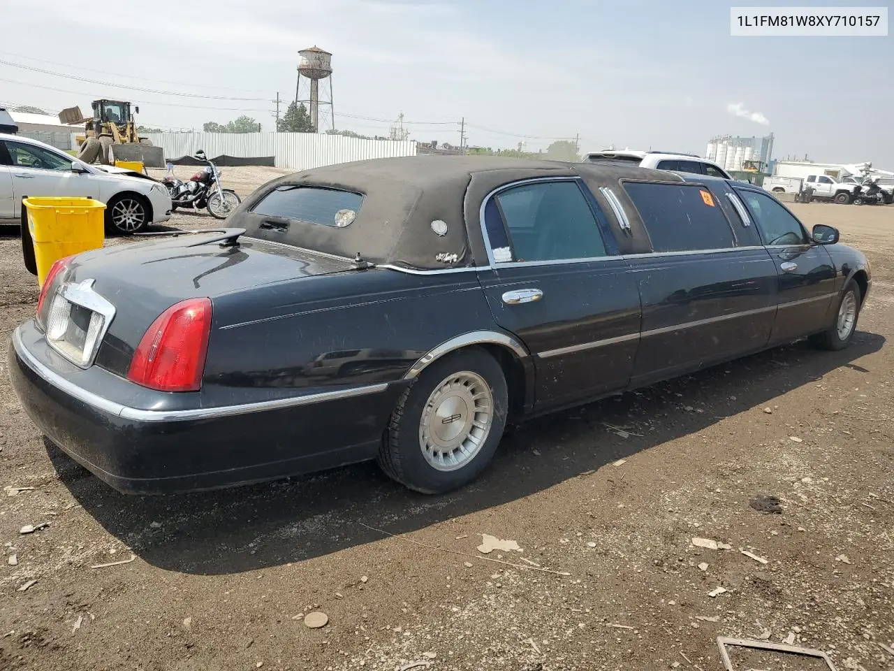 1999 Lincoln Town Car Executive VIN: 1L1FM81W8XY710157 Lot: 59804965