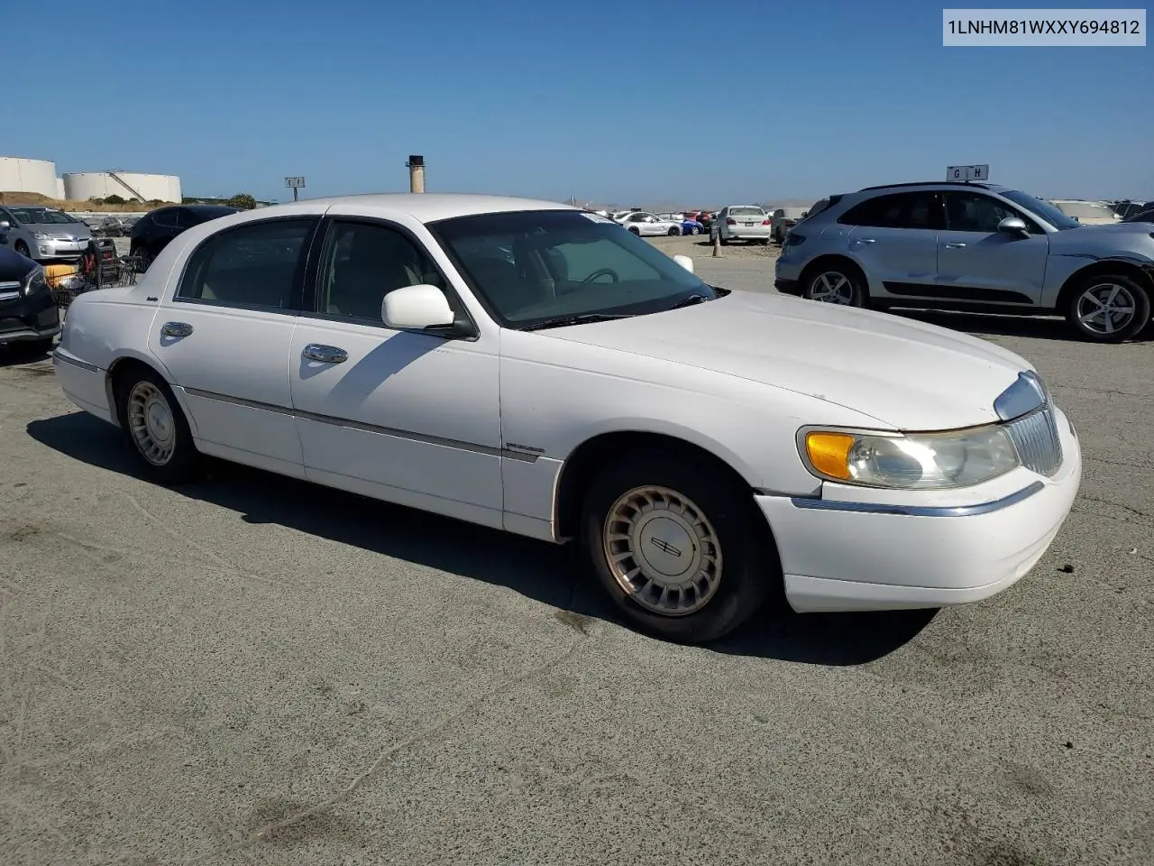 1999 Lincoln Town Car Executive VIN: 1LNHM81WXXY694812 Lot: 61448815