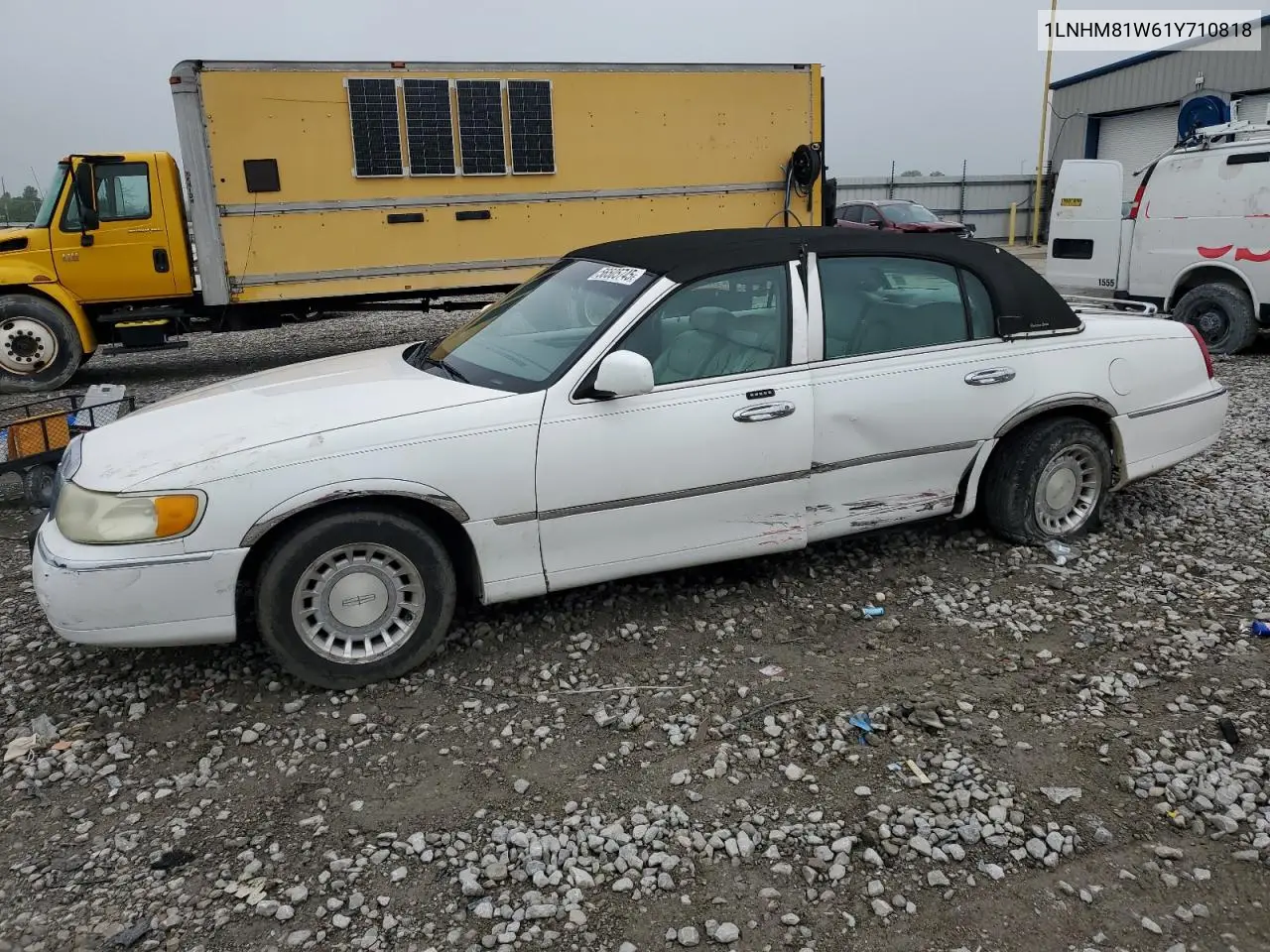 2001 Lincoln Town Car Executive VIN: 1LNHM81W61Y710818 Lot: 56505745