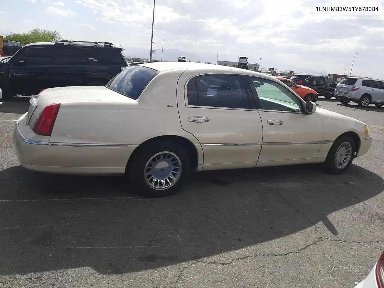 2001 Lincoln Town Car Cartier VIN: 1LNHM83W51Y678084 Lot: 56890695
