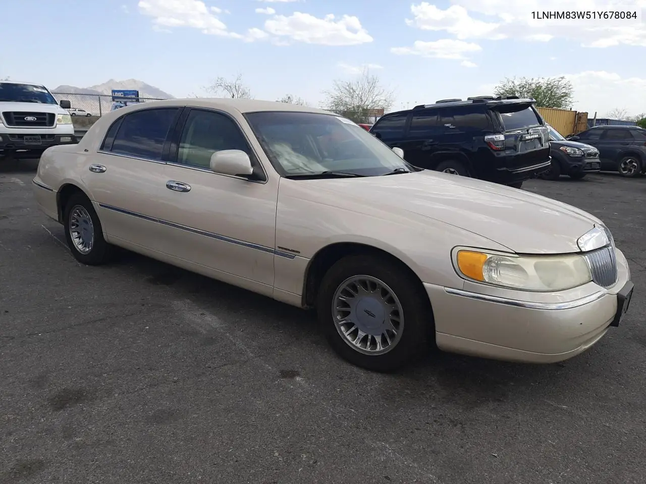 2001 Lincoln Town Car Cartier VIN: 1LNHM83W51Y678084 Lot: 56890695