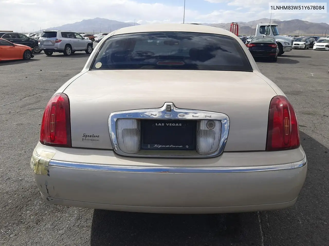 2001 Lincoln Town Car Cartier VIN: 1LNHM83W51Y678084 Lot: 56890695