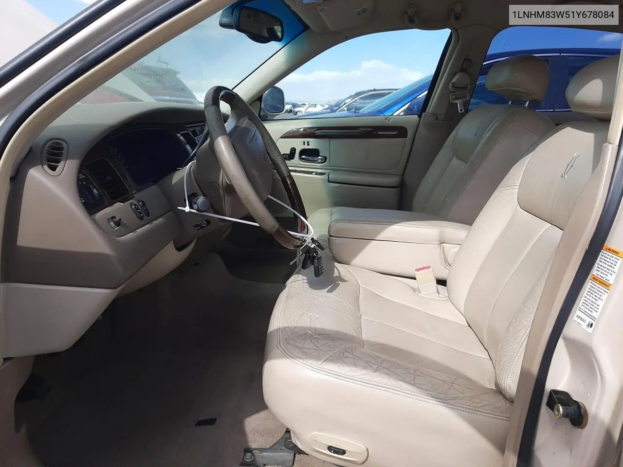 2001 Lincoln Town Car Cartier VIN: 1LNHM83W51Y678084 Lot: 56890695