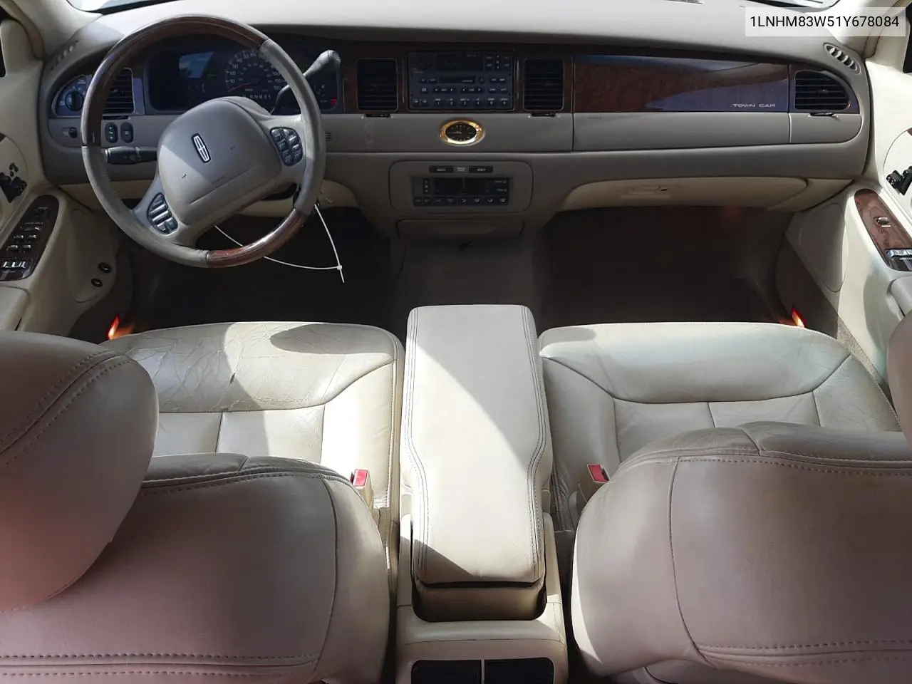 2001 Lincoln Town Car Cartier VIN: 1LNHM83W51Y678084 Lot: 56890695