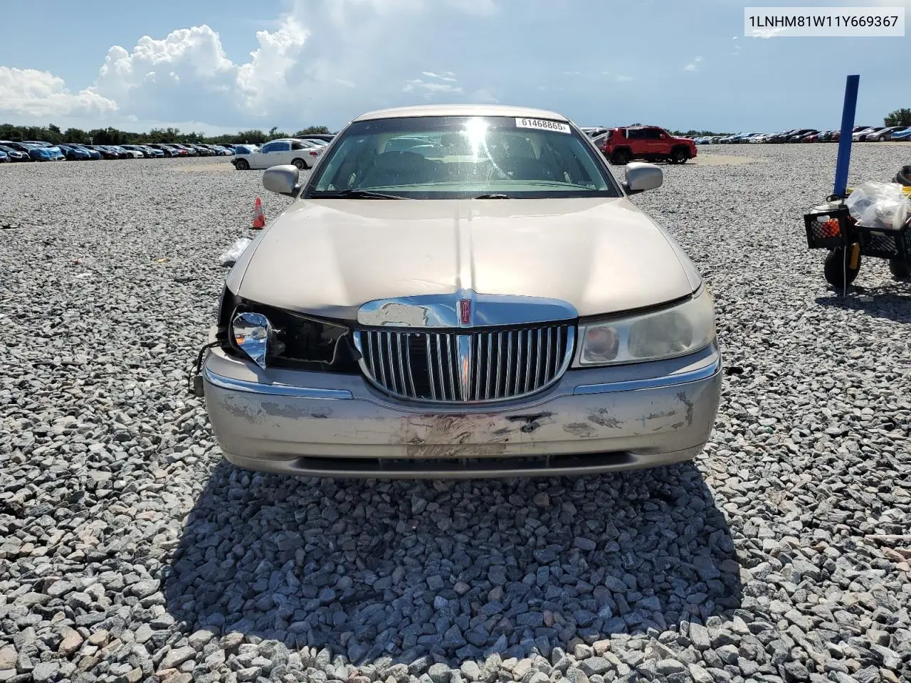 2001 Lincoln Town Car Executive VIN: 1LNHM81W11Y669367 Lot: 61468865