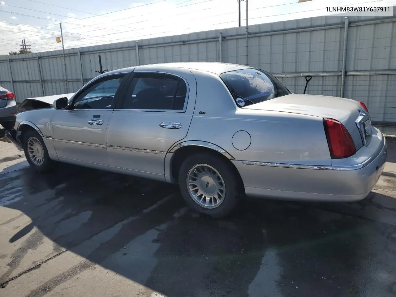 2001 Lincoln Town Car Cartier VIN: 1LNHM83W81Y657911 Lot: 62165335