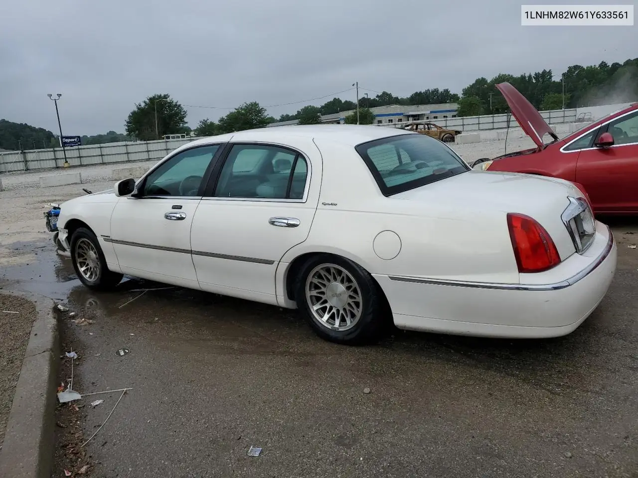 2001 Lincoln Town Car Signature VIN: 1LNHM82W61Y633561 Lot: 62776305