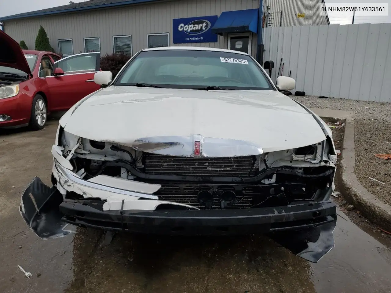 2001 Lincoln Town Car Signature VIN: 1LNHM82W61Y633561 Lot: 62776305