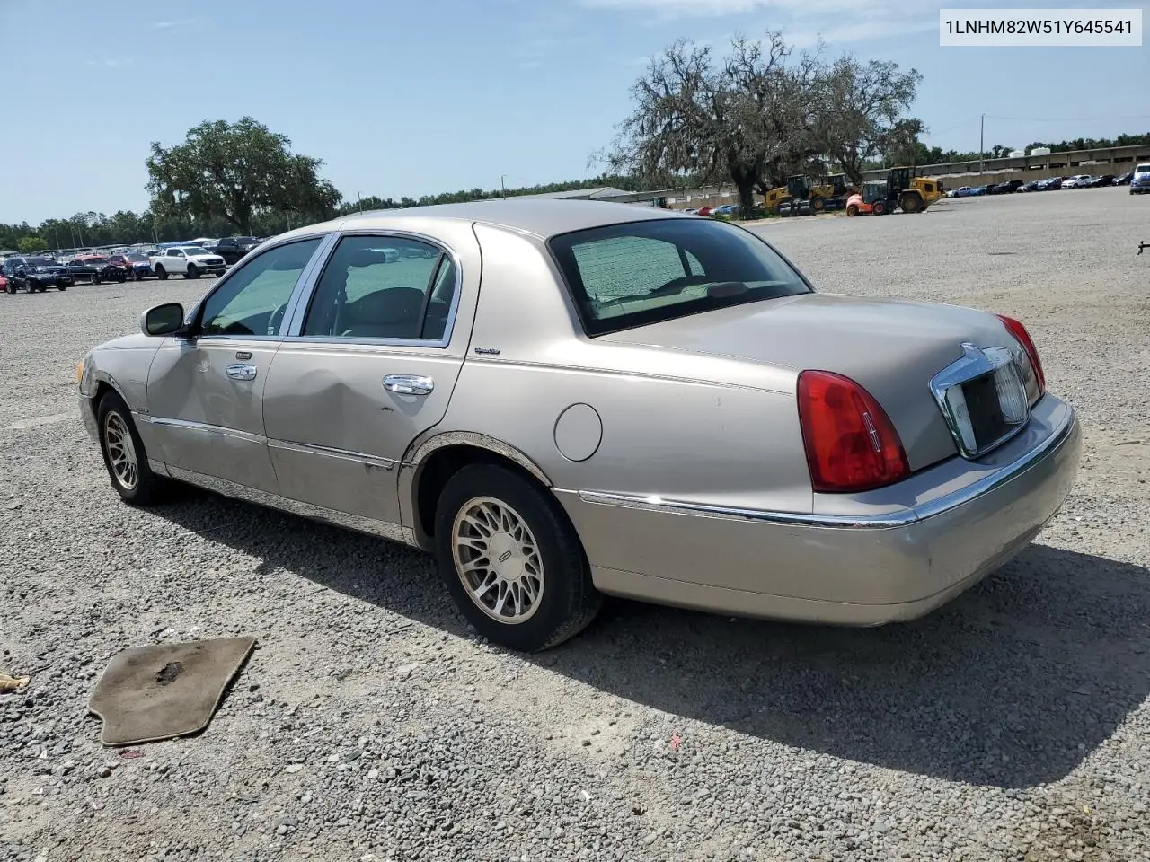 2001 Lincoln Town Car Signature VIN: 1LNHM82W51Y645541 Lot: 63058515