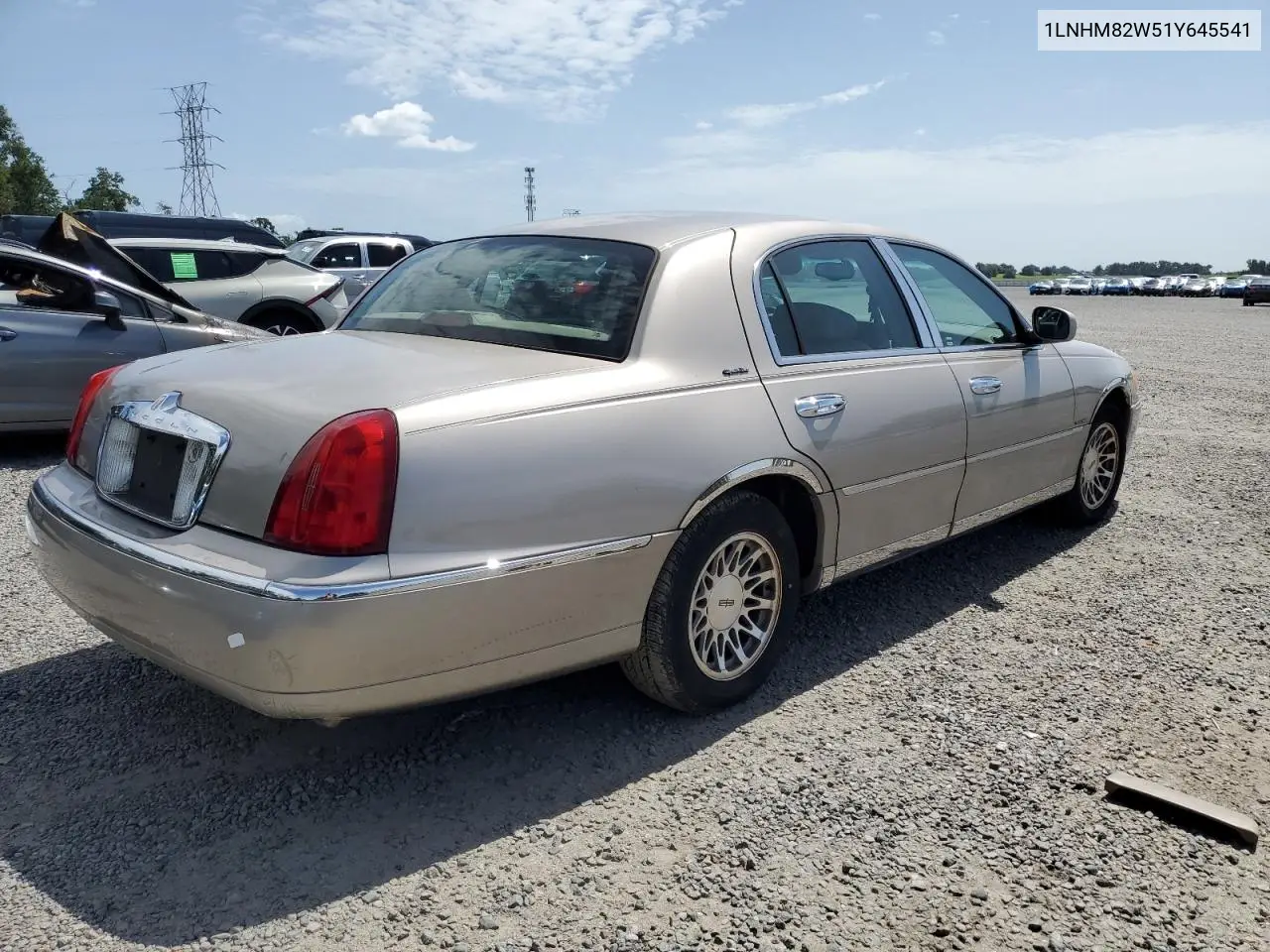 2001 Lincoln Town Car Signature VIN: 1LNHM82W51Y645541 Lot: 63058515