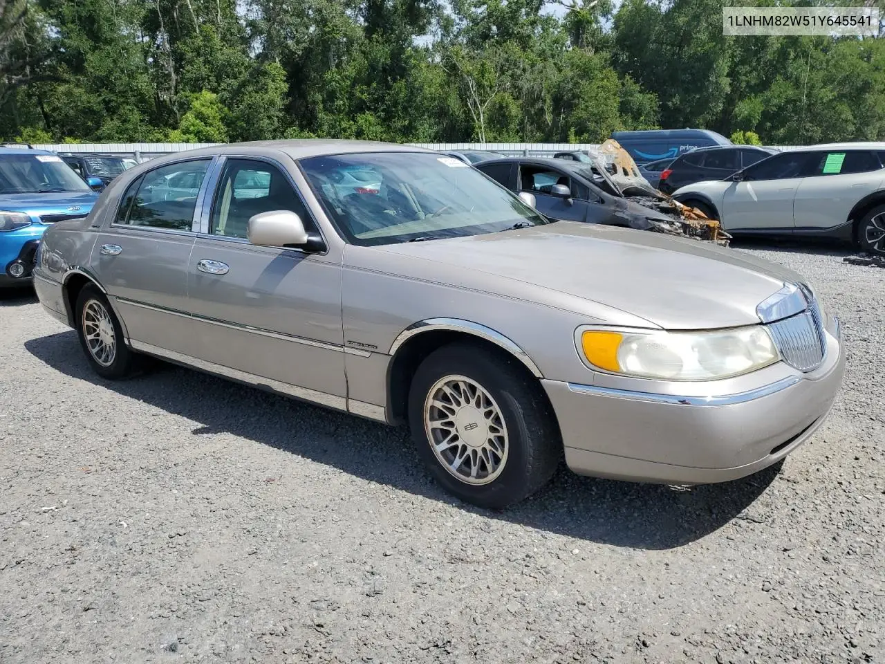 2001 Lincoln Town Car Signature VIN: 1LNHM82W51Y645541 Lot: 63058515
