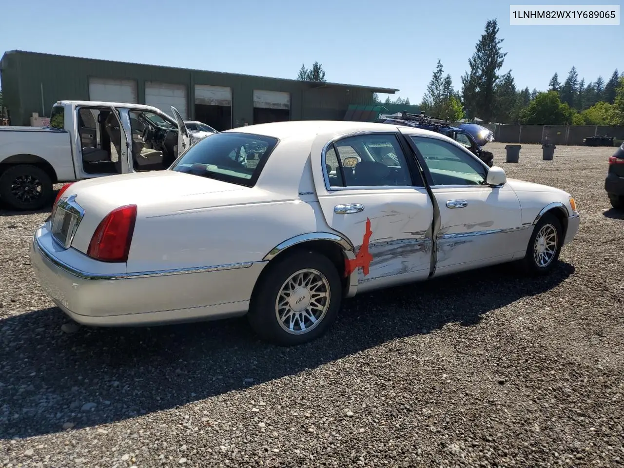 2001 Lincoln Town Car Signature VIN: 1LNHM82WX1Y689065 Lot: 63203565